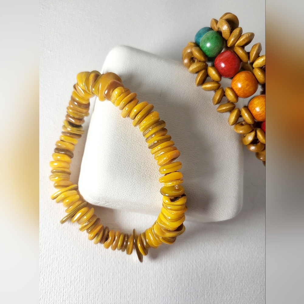 Shells, colored wood beaded - Picture 4 of 14